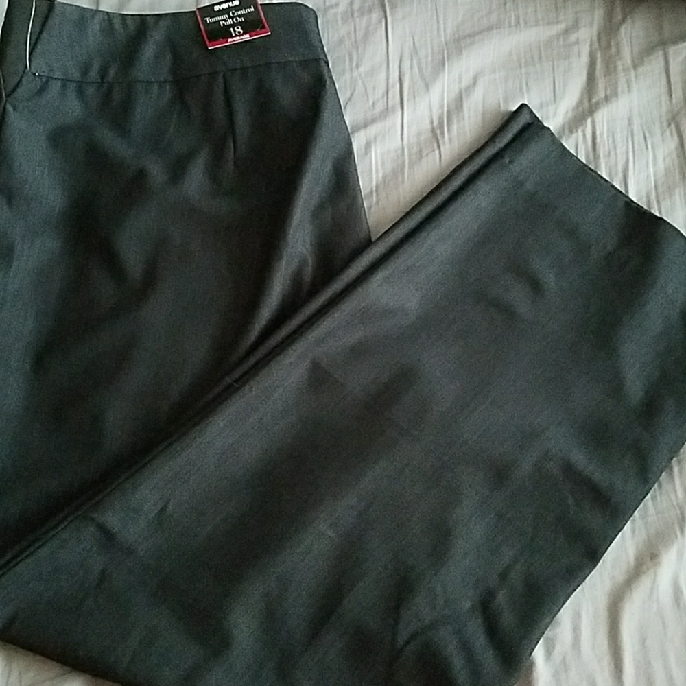 NWT Avenue Tummy Control Gray/black dress pants